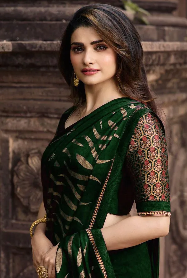 Dark_Green_Woven_Kanjivaram_Silk_Saree_with_Saree_Cover